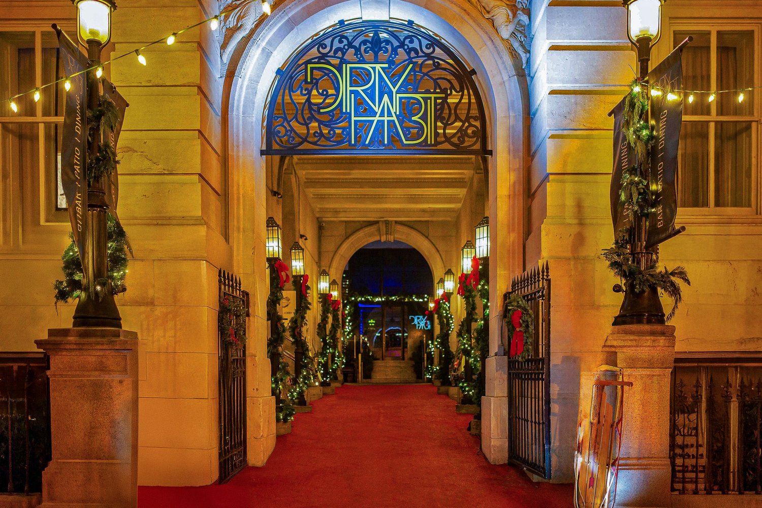 Carriagway for the Holidays_retouched.jpg